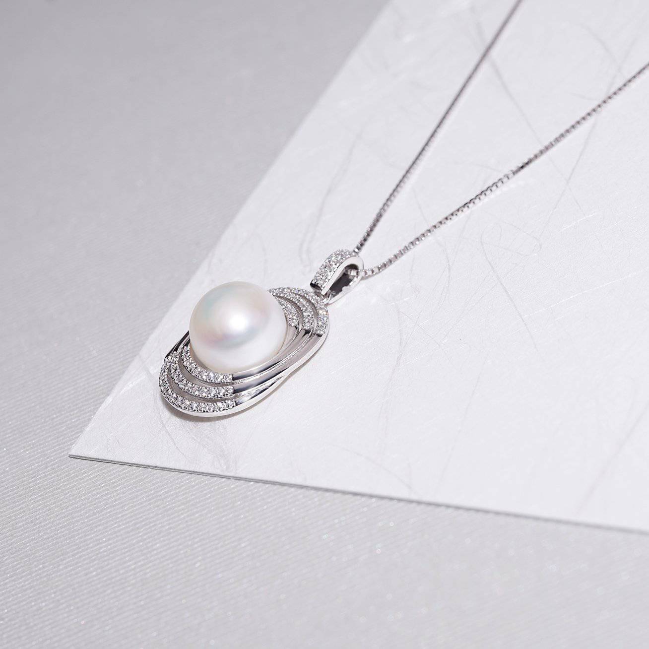 Elegant Freshwater Pearl Necklace WN00185 featuring a classic pearl wrapped in cubic design, crafted from sterling silver and gold plated.